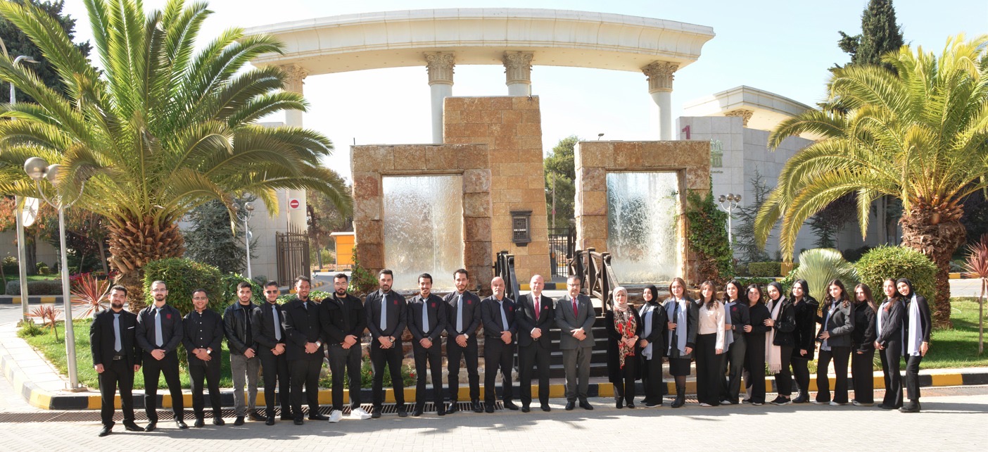 صورة حول : رئيس جامعة البترا يكرّم كورال الجامعة لتميّزه في الأنشطة الفنية رئيس جامعة البترا يكرّم كورال الجامعة لتميّزه في الأنشطة الفنية