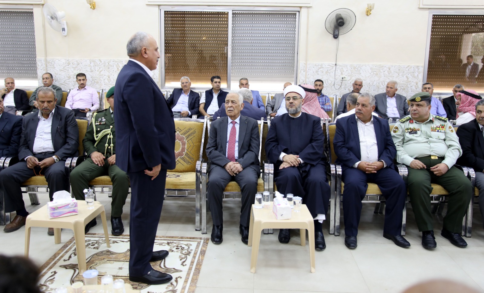 *مندوبا عن الملك وولي العهد. العيسوي يعزي آل العواد وآل عباد*