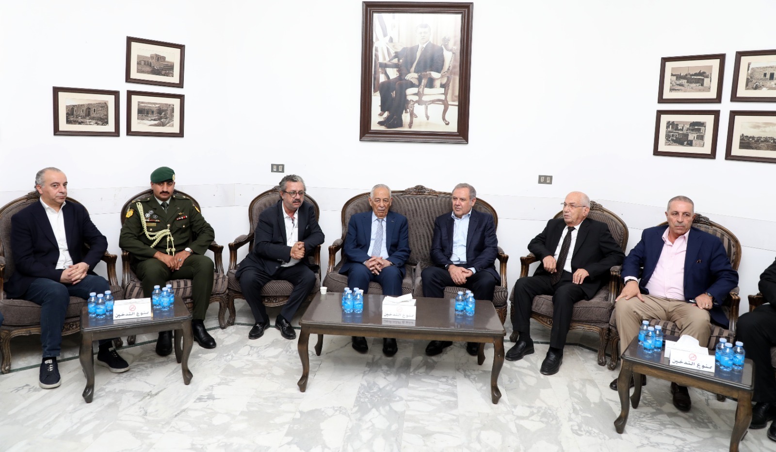 مندوبا عن الملك وولي العهد.. العيسوي يعزي آل حداد والعواملة