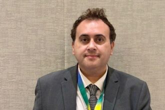 د. يزن قموه من عمان الأهلية يفوز بجائزة " أخصائي البصريات 2025 - منطقة الخليج "