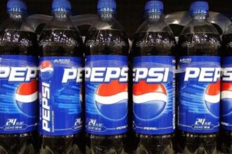 الإمارات ترحل مهندسًا فلسطينيًا بسبب رفضه "بيبسي"