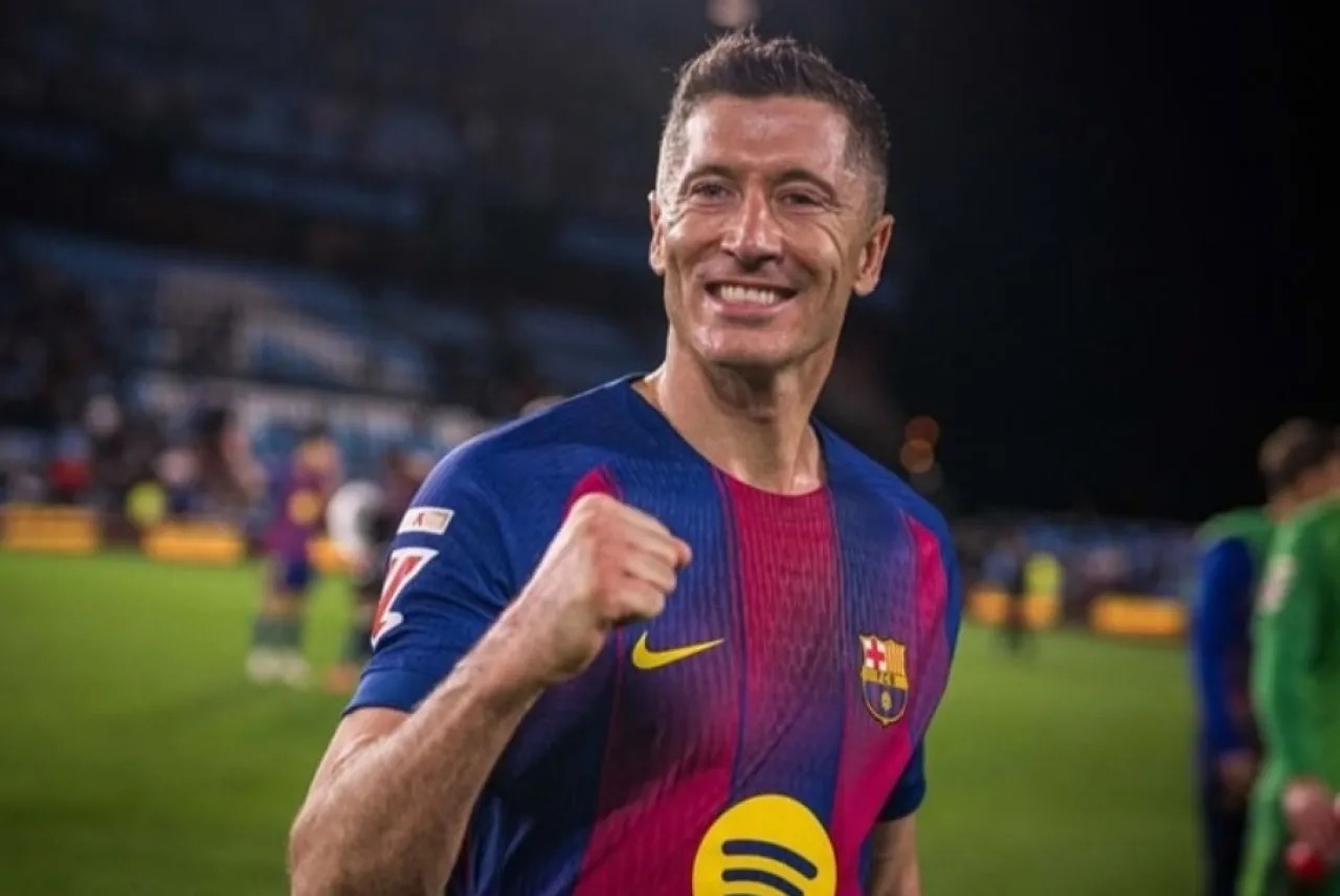 صورة حول : ليفاندوفسكي يؤكد استمراره مع برشلونة وعدم التفكير بالاعتزال ليفاندوفسكي يؤكد استمراره مع برشلونة وعدم التفكير بالاعتزال