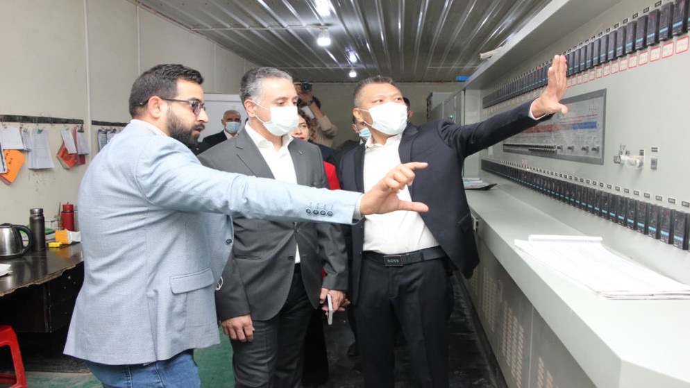 صورة حول : الحكومة تعزز دعم القطاع الصناعي والاستثمارات الحكومة تعزز دعم القطاع الصناعي والاستثمارات