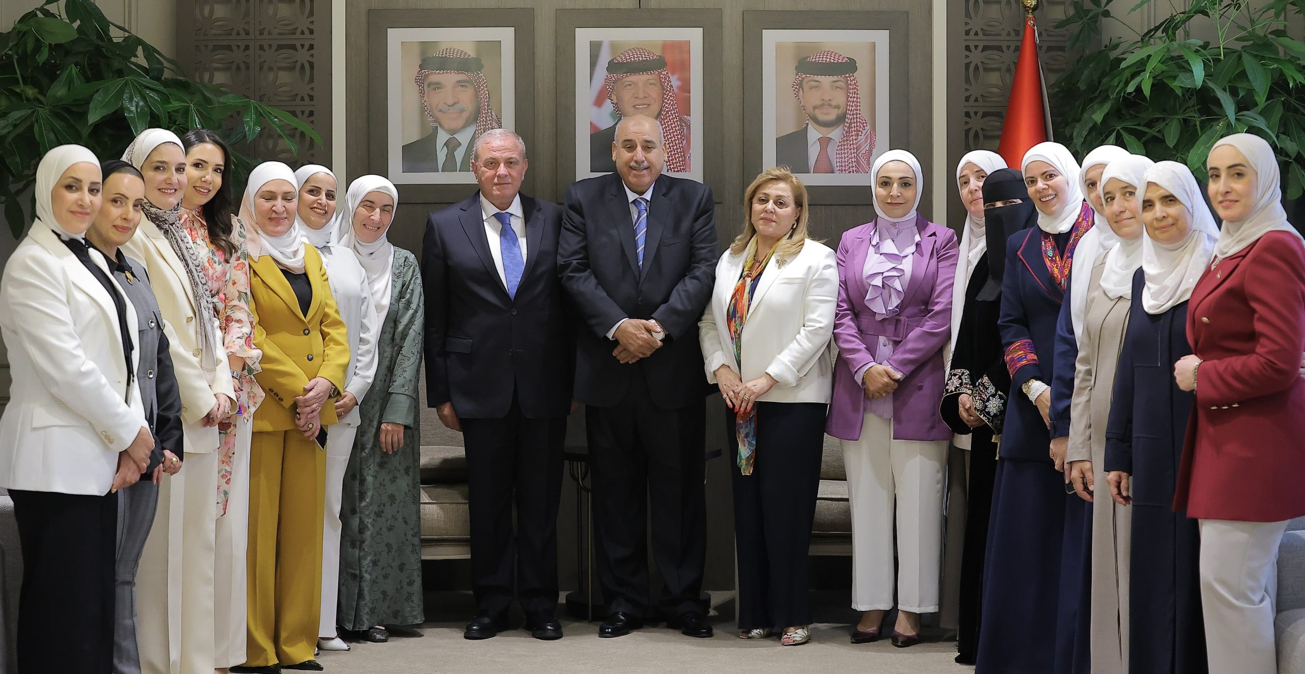 صورة حول : الهواوشة رئيسة لـ "ملتقى البرلمانيات" الهواوشة رئيسة لـ "ملتقى البرلمانيات"