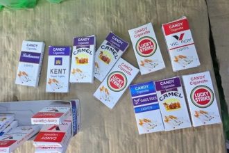 عاجل | ضبط علكة مهربة على شكل سجائر وإغلاق منشأة في الرصيفة