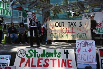 تصاعد الضغوط على إسرائيل داخليًا وخارجيًا وتأثيراتها الإقليمية والدولية