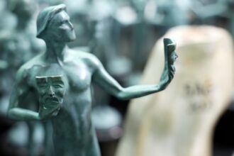 رسميًا.. جوائز نقابة ممثلي الشاشة تُسمّى "الممثل" ابتداءً من 2026