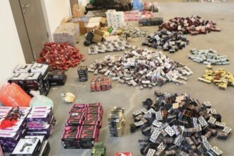 الجمارك تضبط كميات كبيرة من المواد المهربة والمنتهية الصلاحية