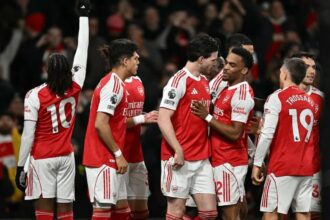 آرسنال يفوز على توتنهام ويعزز صدارته للدوري الإنجليزي