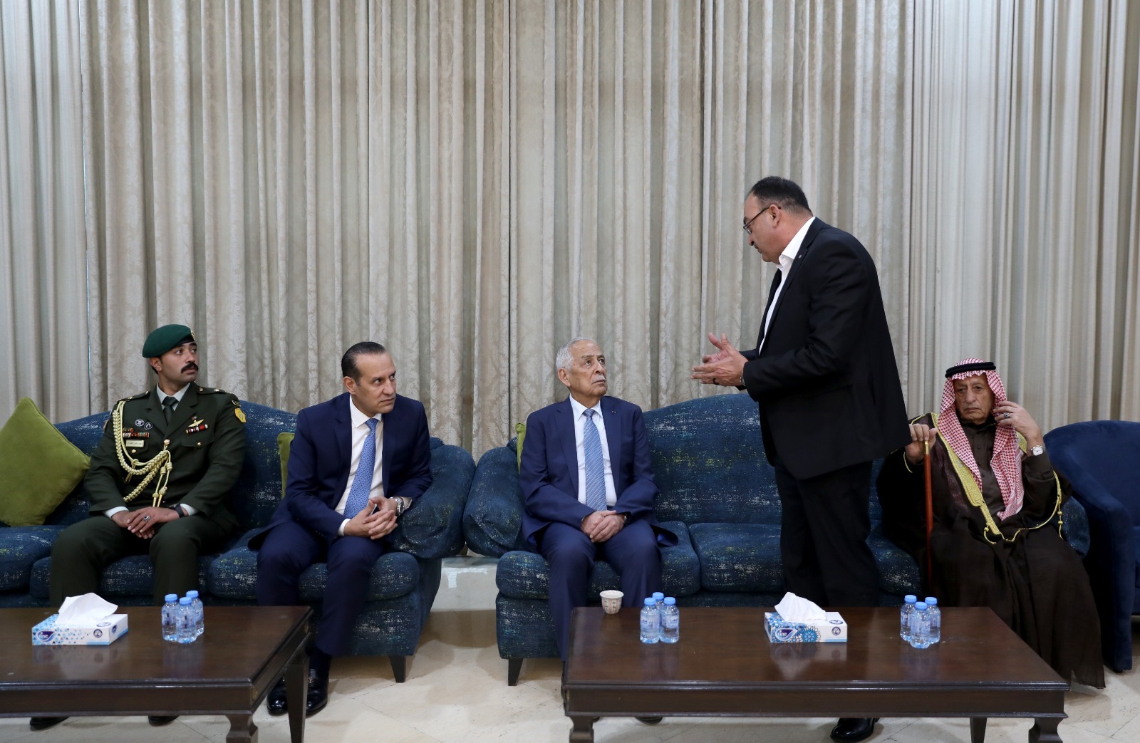 عاجل | مندوبا عن الملك وولي العهد.. العيسوي يعزي البريزات وظاظا