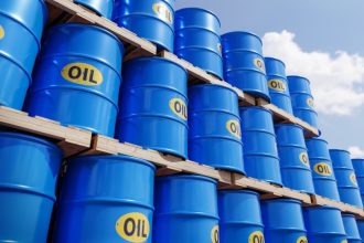 ثبات أسعار النفط مع استمرار الضغوط العالمية