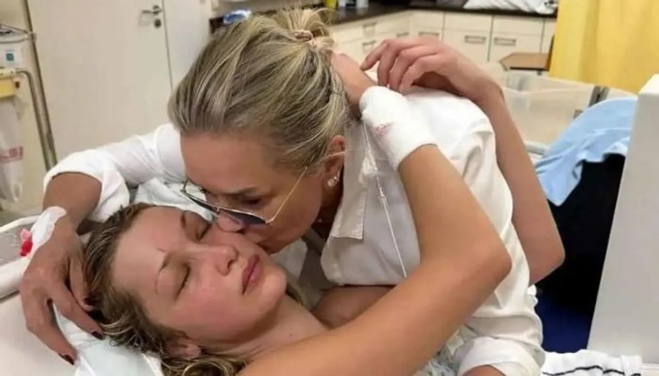 بيلا حديد تكشف معركتها مع داء لايم