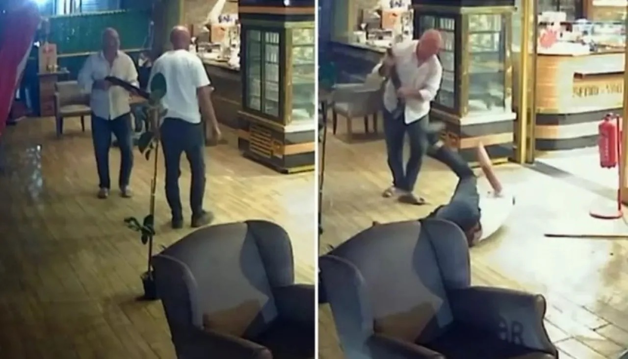 صورة حول : رجل يطلق النار على صهره ويضربه بعنف في محل تجاري بأضنة رجل يطلق النار على صهره ويضربه بعنف في محل تجاري بأضنة