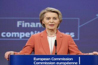 فون دير لاين تؤكد: حدود أوكرانيا ثابتة والسلام مسؤولية أوروبا