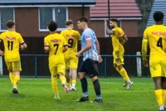 مباراة دوري الهواة الإنجليزي تُلغى بسبب إساءة للحكمة