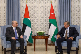 عاجل | جعفر حسان يؤكد:الملك لم يدّخر جهداً في الدِّفاع عن الحقوق المشروعة للشَّعب الفلسطيني