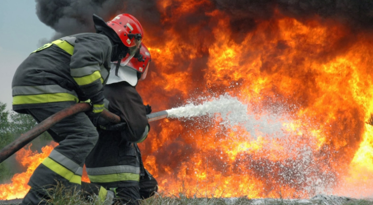 صورة حول : الدفاع المدني ينقذ شخصاً من حريق منزلي في إربد الدفاع المدني ينقذ شخصاً من حريق منزلي في إربد