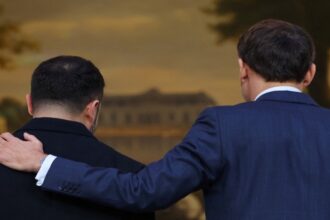 روسيا تندد بتزويد أوكرانيا بمقاتلات "رافال" من فرنسا وتصفها بإشعال الحرب