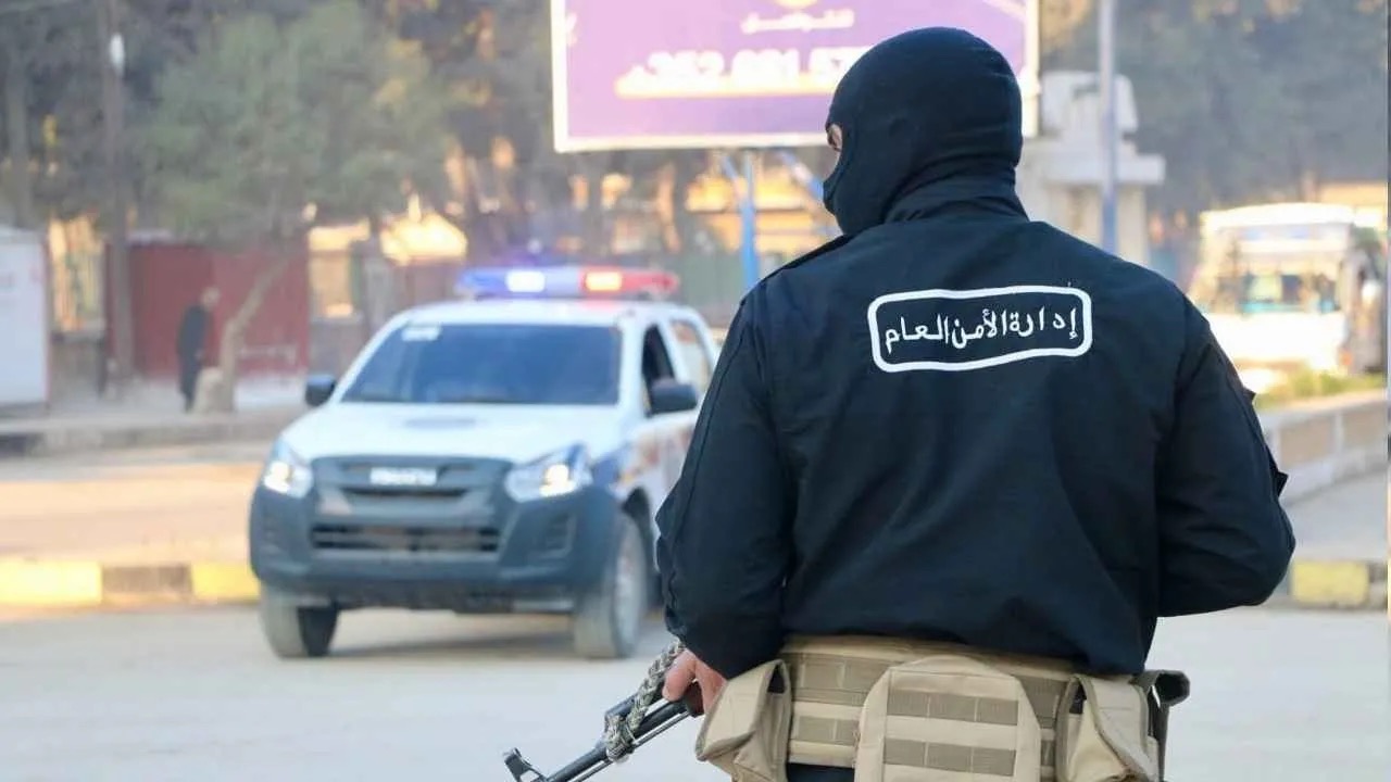 صورة حول : سوريا تعيد دمج عناصر أمنية سابقين غير متورطين بالقتل سوريا تعيد دمج عناصر أمنية سابقين غير متورطين بالقتل