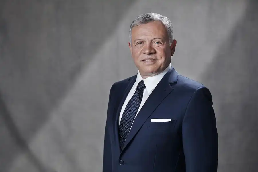 عاجل | الملك يبحث تعزيز التعاون الدفاعي مع سيراليون