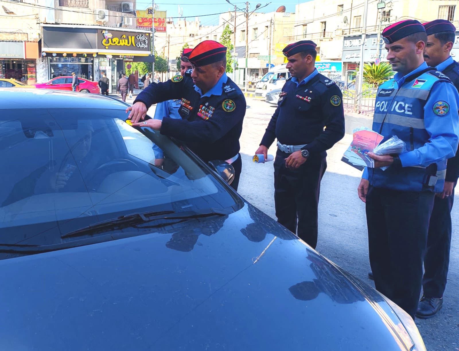 صورة حول : الأمن العام يواصل حملة تفقد مركبات الشتاء في المحافظات الأمن العام يواصل حملة تفقد مركبات الشتاء في المحافظات