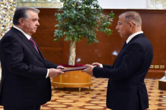 العمري يقدم أوراق اعتماده لرئيس طاجيكستان