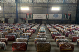 توزيع أغطية شتوية على أسر متضررة ونازحة في قطاع غزة