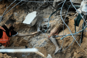 انتشال جثامين 20 شهيدا بغزة