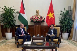 الصفدي ونظيره الفيتنامي يجريان مباحثات موسعة