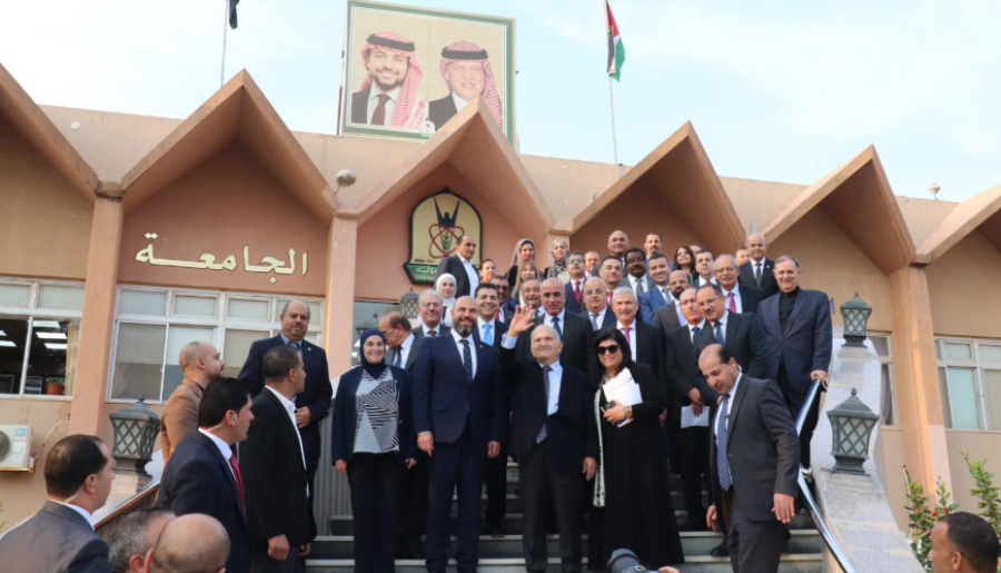 صورة حول : الأمير الحسن يزور جامعة اليرموك الأمير الحسن يزور جامعة اليرموك