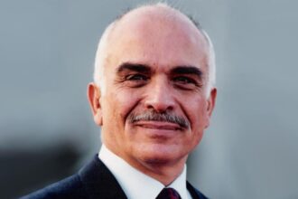 الأردنيون يحيون الذكرى ال ٩٠ لميلاد الملك الراحل الحسين بن طلال