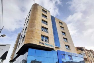 كهرباء إربد تتعامل مع بلاغات الأعطال خلال الظروف الجوية في الشمال