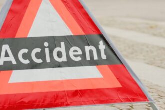 27 إصابة بتدهور حافلة في شارع الهاشمية بالزرقاء