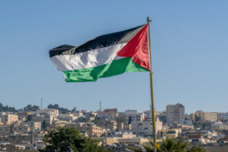 فلسطين ترحب ببيان واشنطن ودول عربية بشأن خطة إنهاء الصراع في غزة