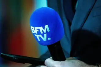تهديد بقنبلة يهزّ الإعلام الفرنسي… إخلاء “BFMTV” وتعليق البث بالكامل