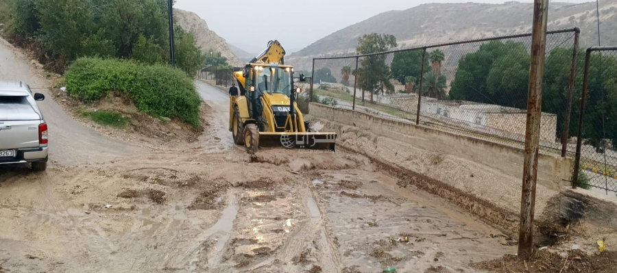التعامل مع ارتفاع منسوب المياه في بلدية معاذ بن جبل