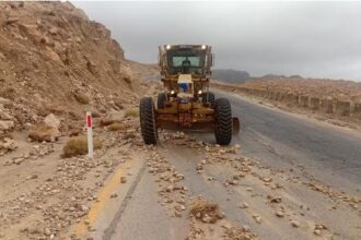 الأمطار تغلق الطرق… تفاصيل المنخفض الجوي