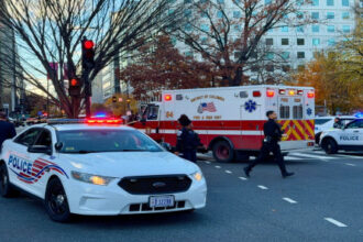 مدير "إف بي آي": يجري التحقيق في إطلاق النار في واشنطن على أنه "عمل إرهابي"
