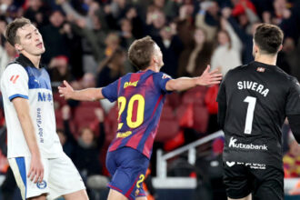 برشلونة يستعيد عافيته ويعتلي صدارة الدوري الإسباني مؤقتا