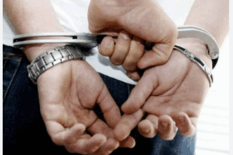 ضبط محتال باع "كوبونات وهمية" لثلاث فتيات داخل أحد مولات عمّان