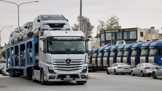 مركز جمرك الزرقاء يستقبل معاملات المركبات حتى منتصف الليل قبل تطبيق القرارات الجديدة