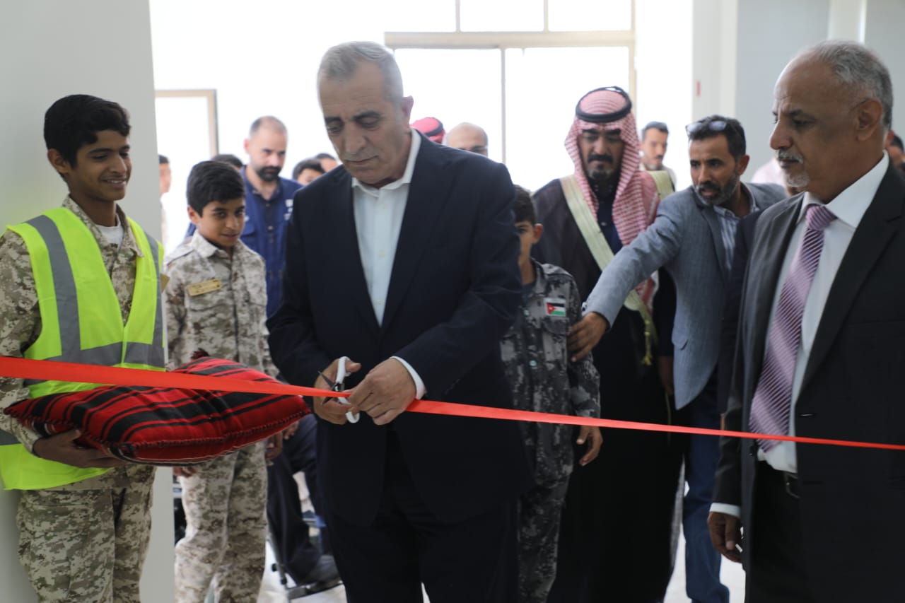 صورة حول : وزير الثقافة يفتتح الدورة 19 لمهرجان مكتبة الأسرة الأردنية في وادي عربة وقريقرة وفينان وزير الثقافة يفتتح الدورة 19 لمهرجان مكتبة الأسرة الأردنية في وادي عربة وقريقرة وفينان