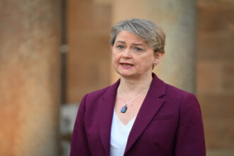 كوبر في عمّان: الأردن مركز لإيصال المعونات لغزة..