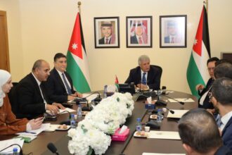 وزير النقل يبحث تعزيز التعاون مع الاتحاد الدولي للنقل لتطوير النقل البري بالأردن