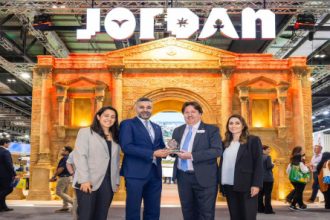 بوابة جرش تخطف الأنظار في لندن… وفوز أردني بجائزة أفضل تصميم جناح