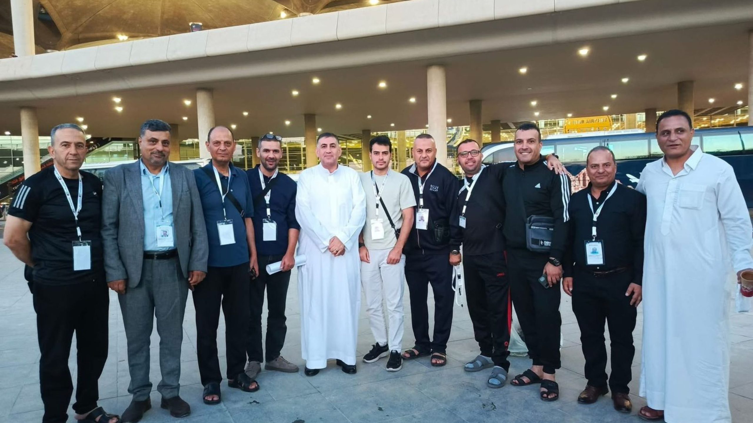 صورة حول : 120 معلمًا متقاعدًا يشاركون في رحلة عمرة برعاية وزارة التربية 120 معلمًا متقاعدًا يشاركون في رحلة عمرة برعاية وزارة التربية