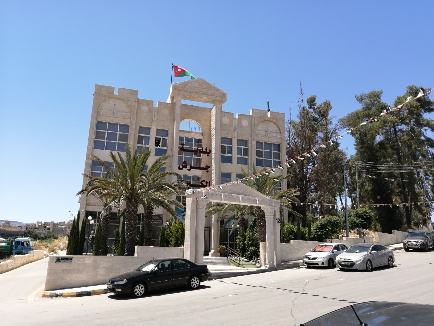 بلدية جرش تستعرض إنجازاتها وتخطط لمشاريع تطويرية وخدمية جديدة