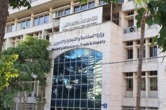 وزارة الصناعة تطرح عطاءين لشراء 100-120 ألف طن من القمح والشعير