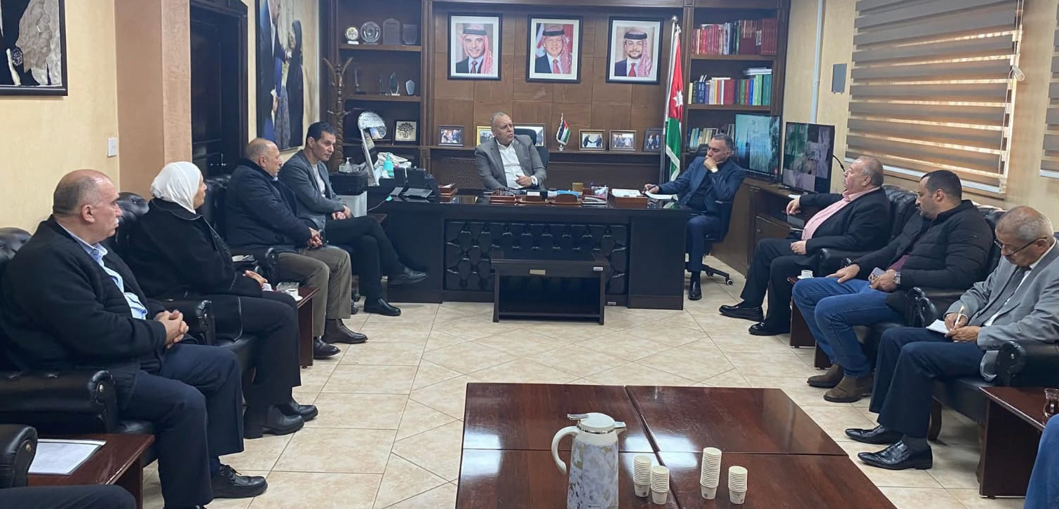 صورة حول : محافظ مادبا يبحث خطة الطوارئ الشتوية استعدادًا للأحوال الجوية المتوقعة محافظ مادبا يبحث خطة الطوارئ الشتوية استعدادًا للأحوال الجوية المتوقعة