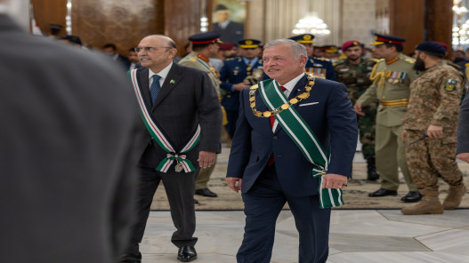 صورة حول : عاجل | الملك يتلقى وسام “نيشان باكستان” تقديرًا لجهوده في تعزيز العلاقات الثنائي عاجل | الملك يتلقى وسام “نيشان باكستان” تقديرًا لجهوده في تعزيز العلاقات الثنائي